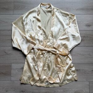 Vintage Y2K Victoria’s Secret Satin Robe 🤍